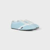 Las zapatillas planas en grosgrain, terciopelo, ante de cabra y piel de cordero