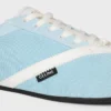 Las zapatillas planas en grosgrain, terciopelo, ante de cabra y piel de cordero