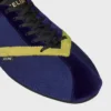 Las zapatillas planas en grosgrain, terciopelo, piel de becerro y piel de cordero
