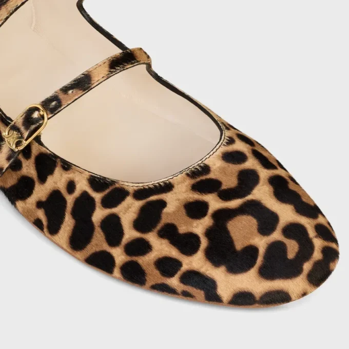 Les Ballerines CELINE Bailarinas de doble correa en piel de becerro peluda con estampado de leopardo Les Ballerines CELINE Bailarinas de doble correa en piel de becerro peluda con estampado de leopardo