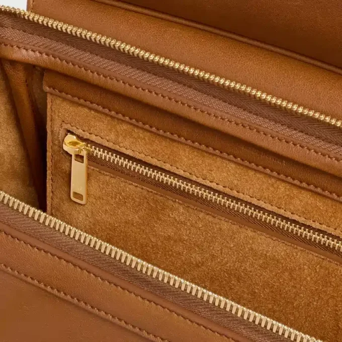 Luggage pequeño de piel de cordero flexible y brillante Luggage pequeño de piel de cordero flexible y brillante