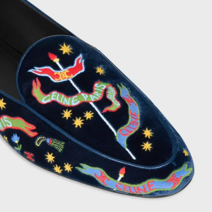 Mocasines Aura en terciopelo bordado estilo universitario