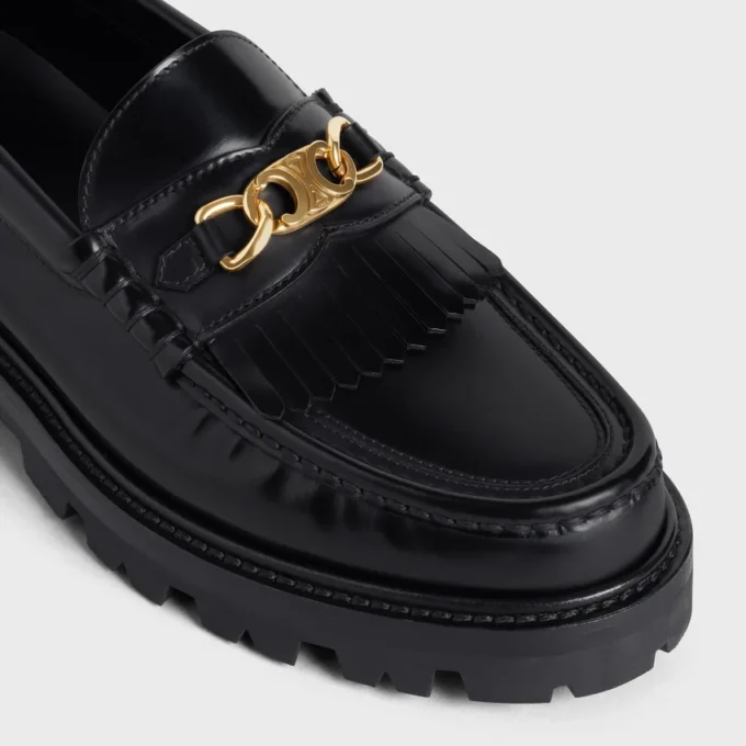 Mocasines Margaret con Triomphe en piel de toro pulida Mocasines Margaret con Triomphe en piel de toro pulida